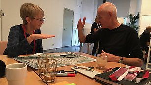 Roger Madelin and urban planner Karin Åkerblom from Uppsala municipality meet and discuss during the summit. 